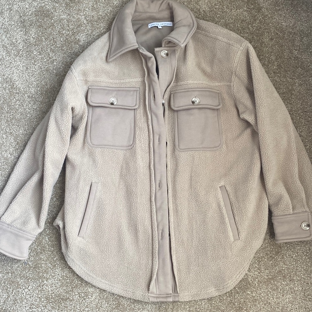 Oversized fleece shacket!